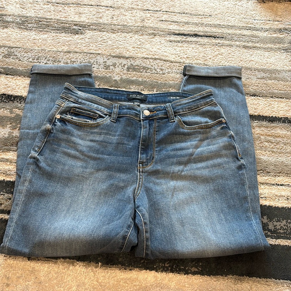 Judy blue jeans
Cuffed, able to roll down